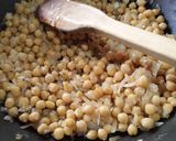 Foto del paso 1 de la receta: Garbanzos salteados con verduras