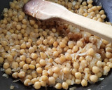 Foto del paso 1 de la receta: Garbanzos salteados con verduras