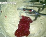 Foto langkah ke 3 dari resep Raspberry Cup Cakes.