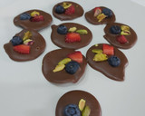 Foto del paso 3 de la receta: Bombones saludables 🍓🍓🍫🍫