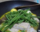 Foto langkah ke 3 dari resep Kacang Panjang Bumbu Kuning.