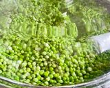 Une image de l'étape 2 de Petits pois aux œufs pochés – recette Portugaise.