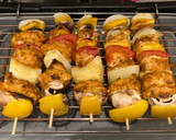 Foto del paso 6 de la receta: Brochetas de pollo adobado