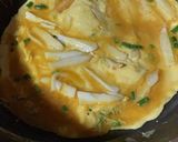 A picture of step 4 of Lunchbox Mealsʕ·͡ᴥ·ʔ:Fishcake omelette with Shrimpballs.