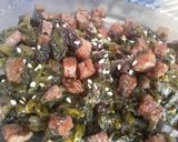 Foto del paso 7 de la receta: Espinacas con uvas pasas y jamón de cerdo...🌿🌰🍖🥓🍇