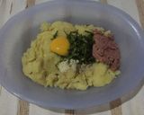 Foto langkah ke 2 dari resep Perkedel Kentang Kornet ala Mama.