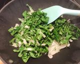 Hình bước làm 4 của món 🌱 Mì Nưa Xào Nấm Mỡ & Lá Cải Bẹ Trắng (Vegan)