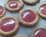 Foto del paso 4 de la receta: Galletitas De Vainilla Y Frutilla / Reinitas 👑