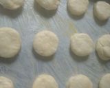 Foto langkah ke 4 dari resep Honey buttermilk biscuit.