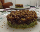 Foto del paso 2 de la receta: Tartar de bonito con aguacate y sésamo tostado