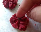 Foto langkah ke 6 dari resep Kue Semprit Red velvet.