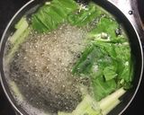 Hình bước làm 2 của món Nui chiên trứng cải ngọt