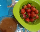 Foto langkah ke 3 dari resep Strawberry cocol saus manis kurma madu.