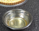Foto del paso 3 de la receta: Tarta de bananas y kiwi con crema pastelera