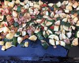 Une image de l'étape 9 de Courgettes au jambon, poivron, tomates, abricots secs et citron confit.