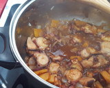 Foto del paso 5 de la receta: Alubias "La cena del cura" con pulpo