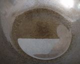 A picture of step 1 of Matar mushroom bharta.