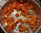 A picture of step 3 of Conchiglie con Crema di Peperoni.