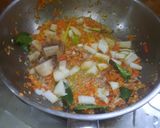 Foto langkah ke 3 dari resep Tumis ayam cincang kemagi.