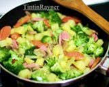 Foto langkah ke 3 dari resep Frittata Brokoli,Sosis,Jamur dan Keju - Italian Omelete.