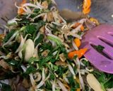 Foto langkah ke 3 dari resep Tumis Toge Selada Air.