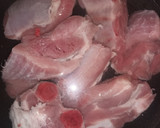 Foto del paso 1 de la receta: Pipián rojo con carne de puerco y chilacayote