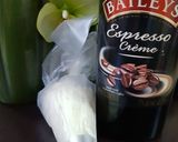 Foto langkah ke 2 dari resep Baileys Whipped Cream #BikinRamadanBerkesan.