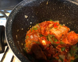Foto del paso 2 de la receta: Guisado de patatas con costilla adobada