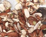 ડ્રાયફ્રૂટ્સ ચીક્કી (Dryfruits Chikki Recipe In Gujarati) રેસીપી સ્ટેપ2ફોટો