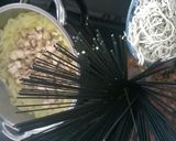 Foto del paso 5 de la receta: Espaguetis negros con gulas, champiñones y gambas