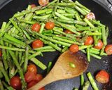 Foto del paso 2 de la receta: Pollo salteado con mix de verduras 🍗🍅🫑