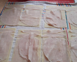Foto del paso 4 de la receta: Canelones fríos de pavo y queso con salsa de yogur y mostaza