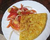 Foto del paso 4 de la receta Tortilla de papas con cebolla y ensalada de tomate