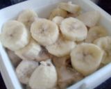 A picture of step 2 of Parle g biscuit banana ice cream.