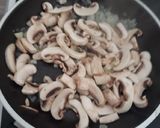 Foto del paso 2 de la receta: Nidos en salsa azul y champiñones