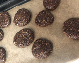 Foto del paso 3 de la receta: Galletitas de chocolate y pipas de calabaza❤️ sanas y ricas