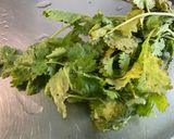 Une image de l'étape 8 de Salade de concombre mariné à la crème, persil et oignon rouge.