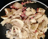 Foto del paso 2 de la receta: Tostadas de setas jamón y queso