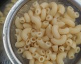 Foto langkah ke 1 dari resep Mac and Cheese Simple.
