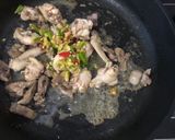 รูปขั้นตอนการทำที่ 4 ของ ไก่ผัดพริกสดสะตอ