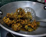 A picture of step 3 of Bhajia.