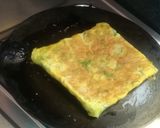 A picture of step 4 of Palak bread omelete.