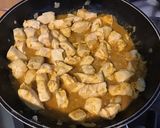 Une image de l'étape 12 de Poulet aux olives violettes, sauce crème au citron confit et coriandre.