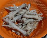 Foto langkah ke 1 dari resep Gongso Ceker ala Yumna.