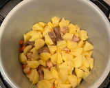 Foto del paso 2 de la receta: Patatas guisadas con verduras, pechuga de pollo y costillejas de cerdo en Ninja Foodi Max