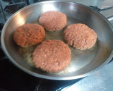 Foto del paso 4 de la receta: Hamburguesa estilo Monterrey con cebolla salteada