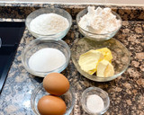 Foto del paso 1 de la receta: Mantecadas de coco