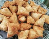 A picture of step 7 of Mini moong dal samosa.