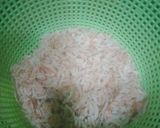 Foto langkah ke 2 dari resep Oseng udang rebon daun mengkudu / urab daun mengkudu.