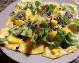 Foto del paso 3 de la receta: Tortilla abierta de Mango-Kiwi-Berro y aceite de romero